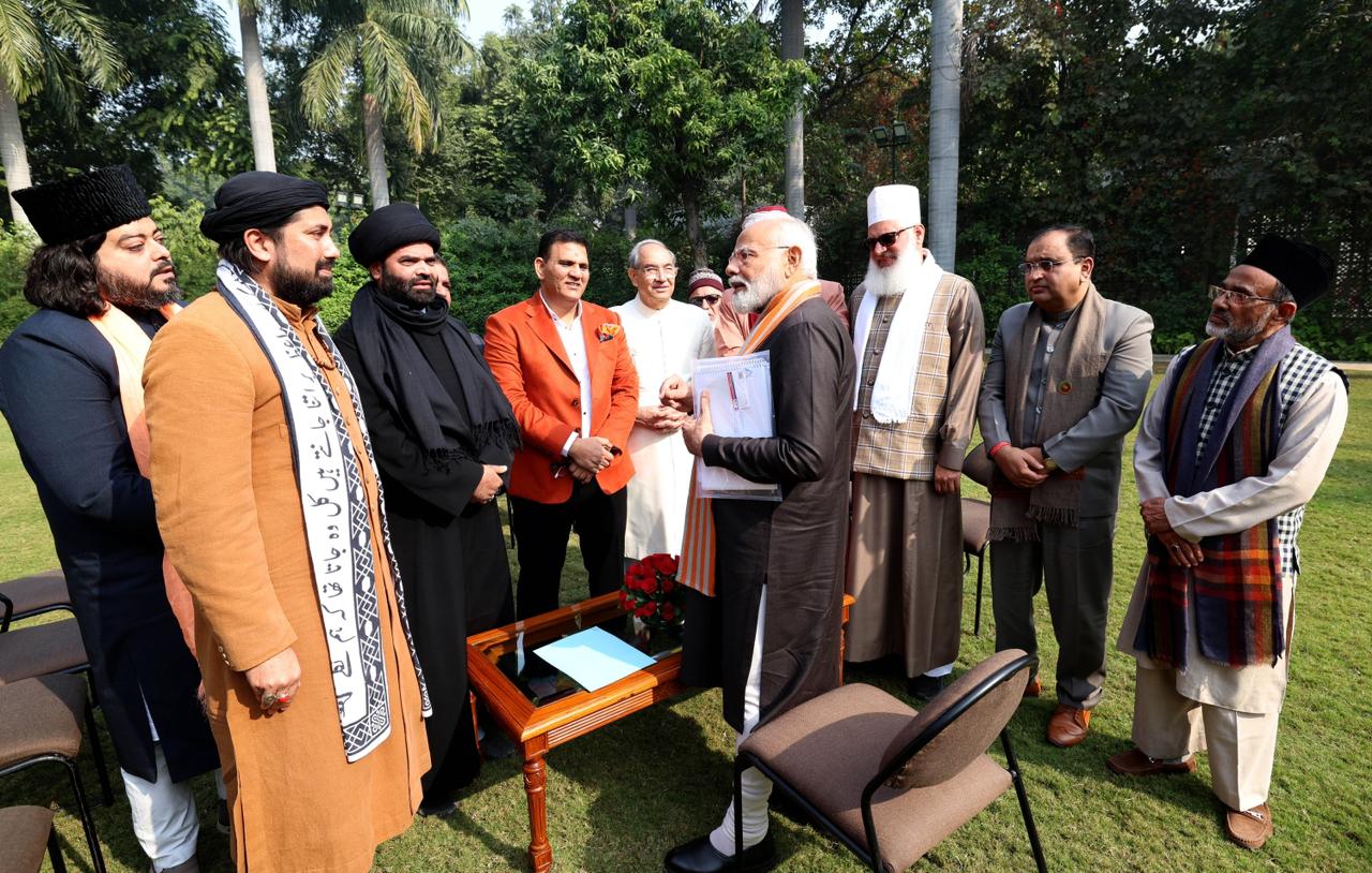 Pm Modi Hands Over Chadar To Be Offered On 812th Urs Of Khwaja Moinuddin Chishti In Ajmer