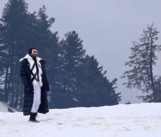 Leaked Pic! Ranveer Singh shoots Rocky Aur Rani Ki Prem Kahani's romantic  song with Alia Bhatt in Kashmir