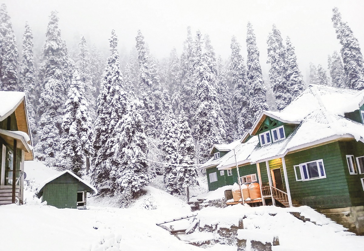 Gulmarg hoteliers see surge in tourism amid fresh snowfall